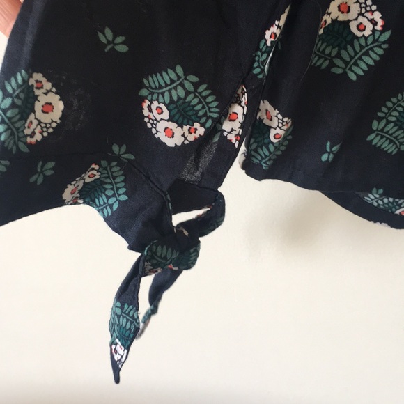 Blue button down top with floral pattern - Picture 3 of 3